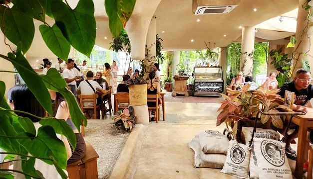 Cafe Garden di Bali yang Selalu Ramai Turis Asing Saat Brunch