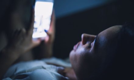 Mengapa Scrolling Media Sosial Bikin Lelah Mental dan Emosional