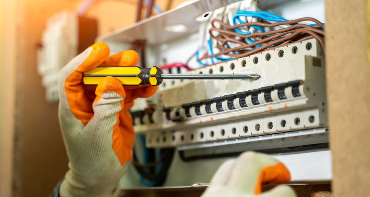 Pasang Listrik Harus Selfie KTP? Ini yang Dikhawatirkan Warga