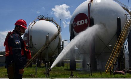 Chevron Melanjutkan Ekspor Minyak Venezuela ke Amerika Serikat