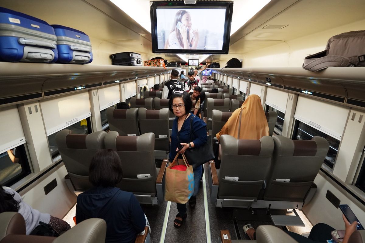 Kereta Stainless Steel New Generation KAI pada layanan KA Gajayana