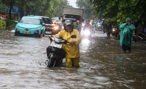 Banjir Jakarta : Hujan Deras Rendam Sunter dan Sejumlah Wilayah