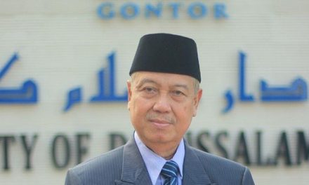 Kabar Duka dari Gontor: Wafatnya KH Amal Fathullah Zarkasyi