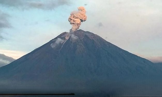 Gunung Semeru Meletus Berulang, Kolom Abu Capai 1.000 Meter