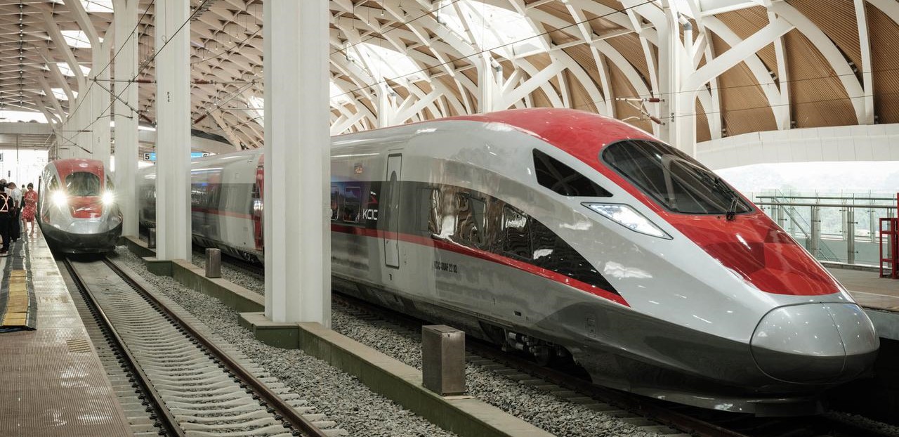 Rencana Kereta Cepat ke Jatim Tunggu Restrukturisasi Whoosh