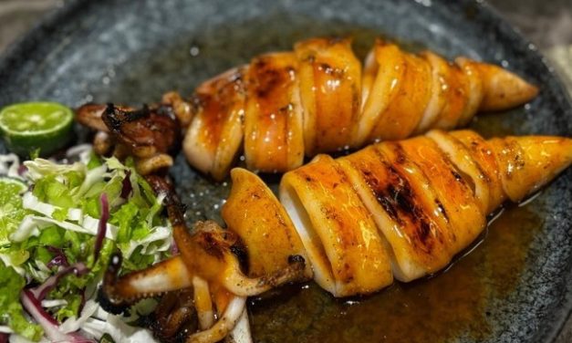 Amanaia: Tempat Halalbihalal dengan Nasi Liwet dan Cumi Bakar