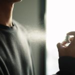 Amankah Semprot Parfum di Leher? Ini Penjelasan Ilmiahnya