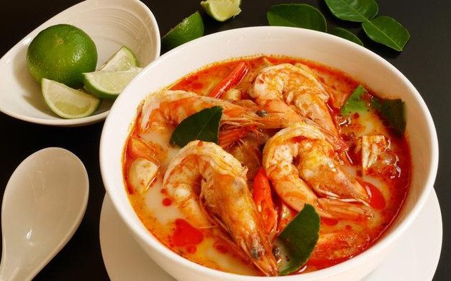 Tom yum seafood khas Thailand dengan kuah asam pedas segar