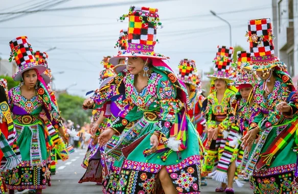 Ilustrasi pembelajaran kolaboratif sesuai teori sosiokultural