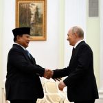 Foto Prabowo dan Putin di Kremlin, Jabat Tangan Penuh Makna