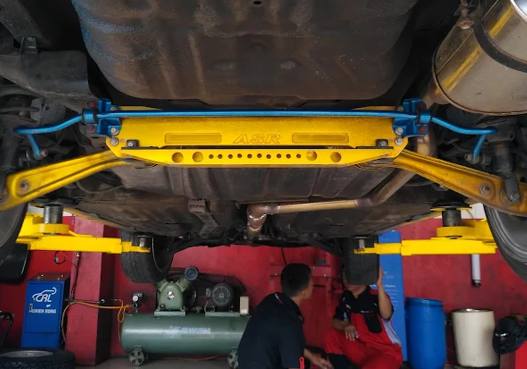 Kemacetan lalu lintas menjadi salah satu penyebab aki mobil cepat soak di Indonesia