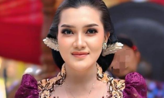 Sinden Muda Asal Pati Yheni Konsisten Melestarikan Seni Nyinden