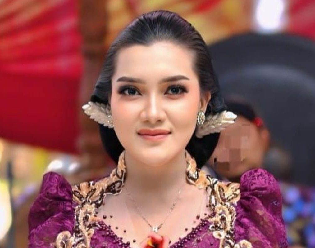 Sinden muda asal Pati Yheni tampil di acara budaya Jawa