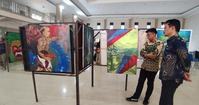 Seniman Ciamis Bingkai Sejarah Daerah Lewat Karya Seni Rupa