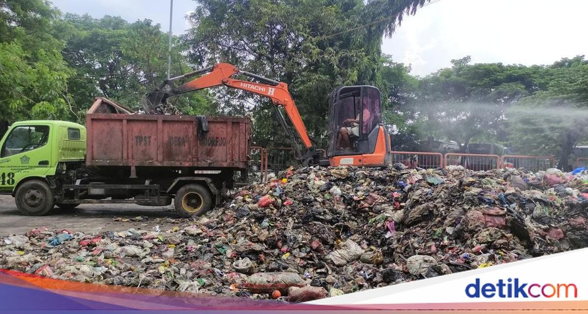 Gunungan Sampah di Jalan Air Baik Belitung Kembali Terjadi