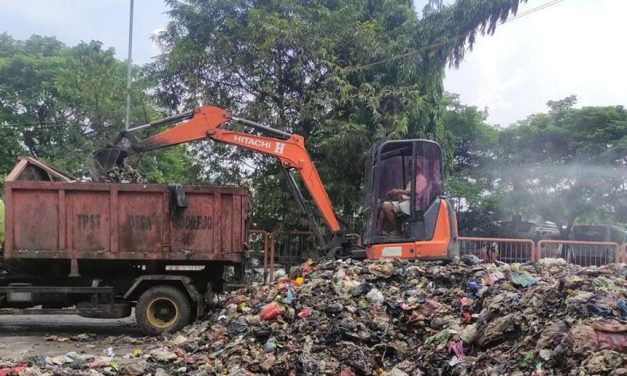 Gunungan Sampah di Jalan Air Baik Belitung Kembali Terjadi