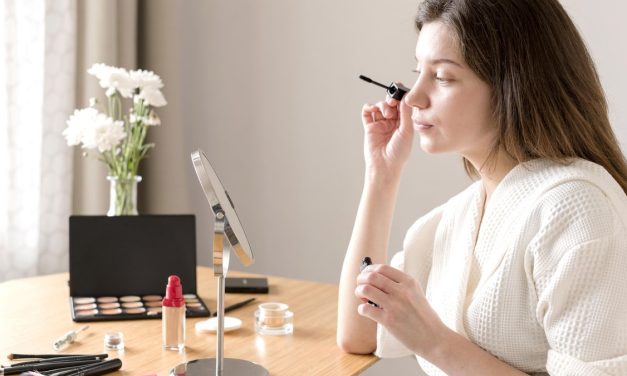 Jangan Sepelekan Sisa Makeup, Mata Bisa Terkena Infeksi