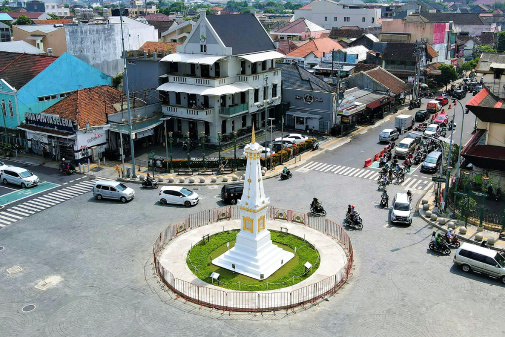 Keraton Yogyakarta sebagai salah satu tempat wisata budaya di Yogyakarta yang menjadi pusat pelestarian budaya Jawa.