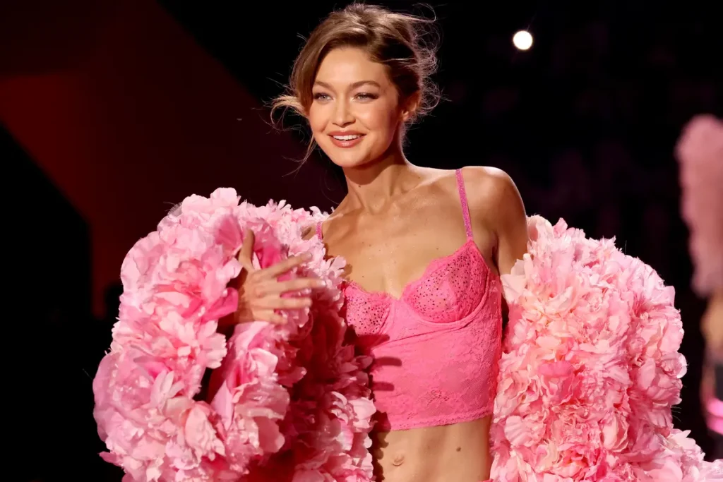 Gigi Hadid tampil sebagai model pertama yang diumumkan untuk Victoria's Secret Fashion Show 2026 di Los Angeles.