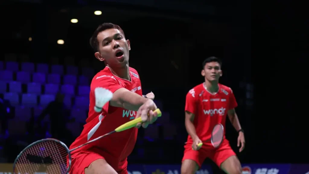 Fajar Alfian dan Muhammad Shohibul Fikri merayakan kemenangan usai memastikan tiket semifinal China Open 2026 di Changzhou.