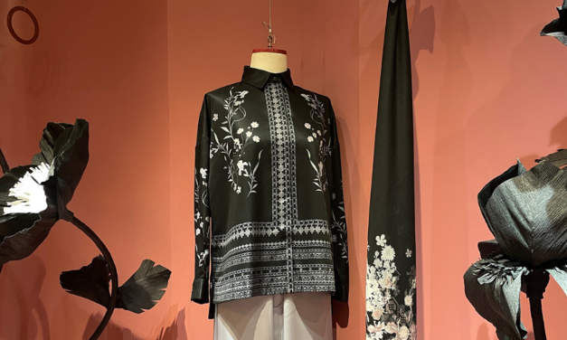 RiaMiranda Tampil Beda, Smara Rayakan Elegansi Warna Hitam