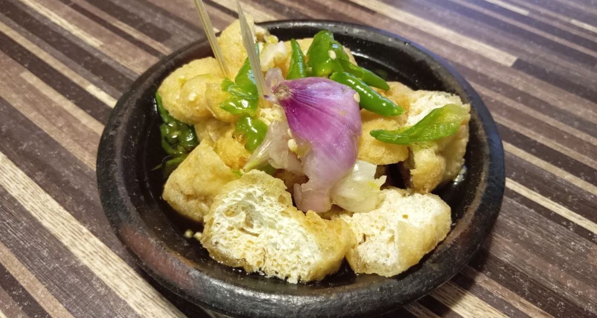 Resep Tahu Gejrot Cirebon dengan Kuah Gula Merah Pedas yang Menggoda Selera