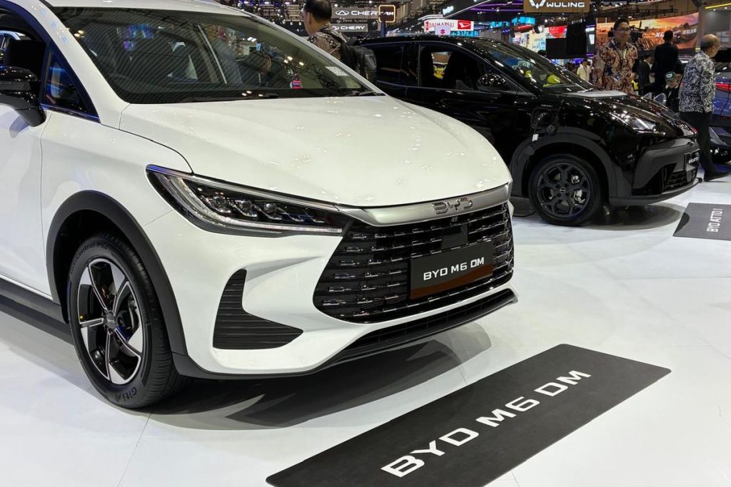 BYD M6 DM plug-in hybrid mencatat penjualan lebih dari 4.000 unit di Indonesia.