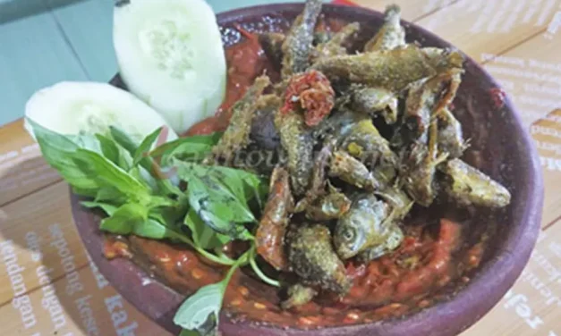Iwak Wader Sambel Colek, Kuliner Legendaris Trowulan Sejak Era Majapahit
