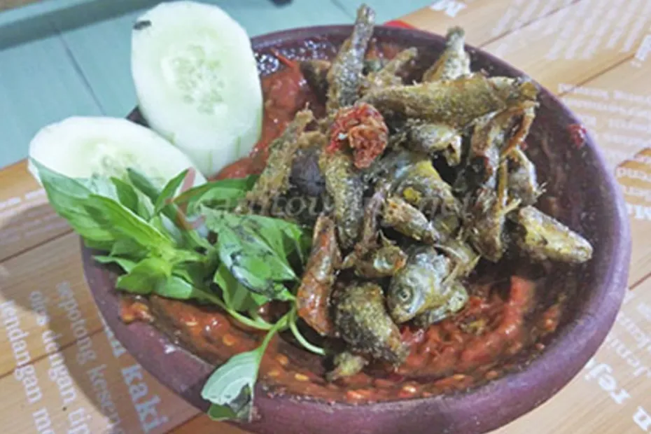 Iwak Wader Sambel Colek, Kuliner Legendaris Trowulan Sejak Era Majapahit