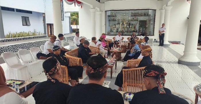 Tradisi Merlawu Wanasigra