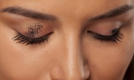Maskara Waterproof Masih Luntur? Kenali Penyebab dan Cara Mencegahnya