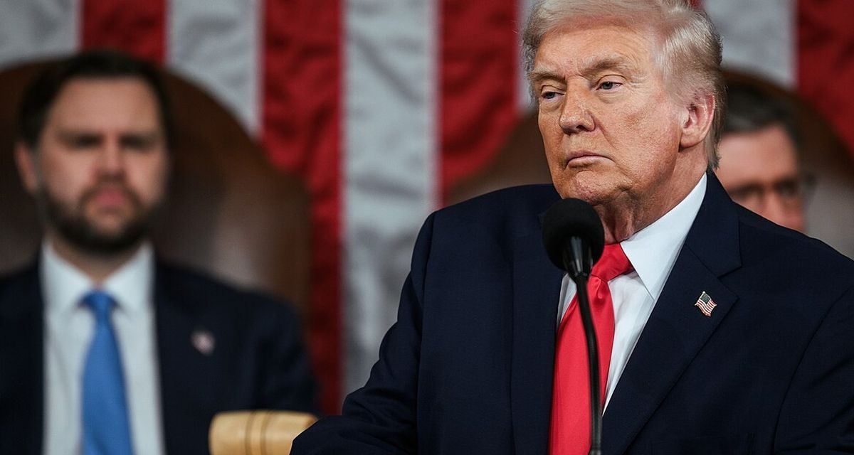 Trump Hentikan Rencana Gempur Houthi saat Militer AS Siap Bergerak
